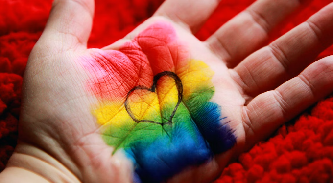 Marcelo veta decretos sobre nome neutro e autodeterminação de género nas escolas.