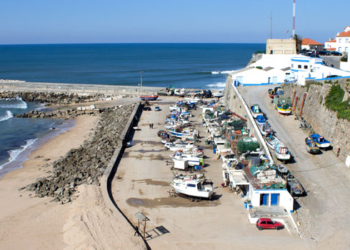 Efetuadas buscas por homem desaparecido na praia dos Pescadores na Ericeira