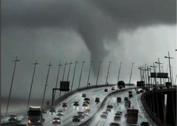 Tornado passa em Lisboa pela Ponte Vasco da Gama