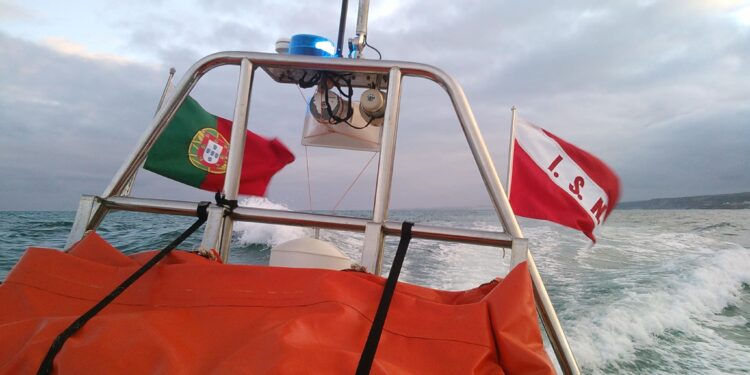 Resgatados seis passageiros de embarcação sem propulsão junto ao Terminal de Cruzeiros de Lisboa