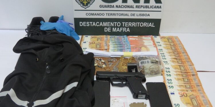 Mafra – Prisão preventiva por furtos em residências