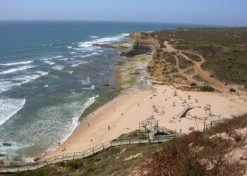 Estação Salva-vidas da Ericeira resgata surfistas na praia de Ribeira D’Ilhas na Ericeira