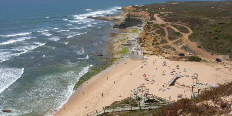 Estação Salva-vidas da Ericeira resgata surfistas na praia de Ribeira D’Ilhas na Ericeira