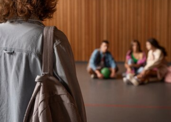 Jovem Detida por Posse de Arma Proibida junto a Escola em Mafra