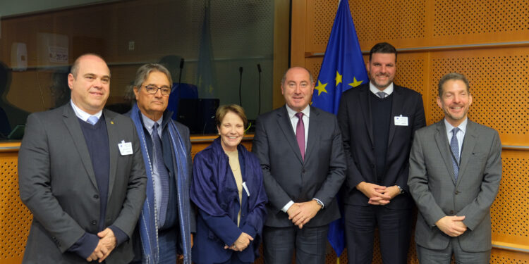 Hélder Sousa Silva reforça relações UE-Brasil em encontro com delegação agrícola