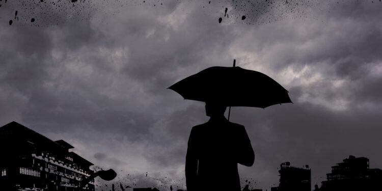 Céu Nublado com Chuva e Ventos Fortes