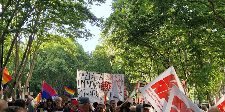 25 de Abril: Governo saúda manifestações pacíficas mas lamenta incidentes isolados