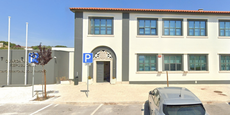 Homem detido por danos em máquina de venda automática na Vila Franca do Rosário