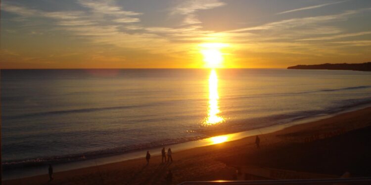Calor intenso continua na segunda-feira: IPMA mantém avisos vermelhos