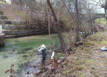 Investigadores da detetam microplásticos em rios considerados saudáveis