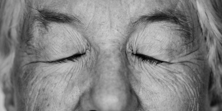 Violência contra idosos em instituições: um problema a combater