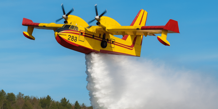 Grécia envia dois aviões Canadair para combate aos fogos em Portugal