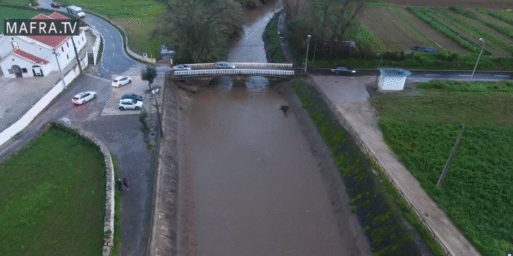 Estradas Cortadas no Concelho de Mafra Devido à Chuva Intensa