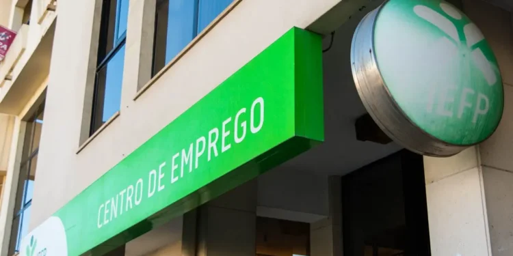 374 mil beneficiários de subsídio de desemprego