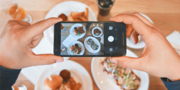 Maioria dos utilizadores lê comentários de outros consumidores nas redes sociais antes de comprar