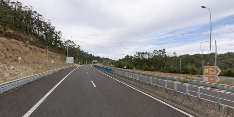 Instabilidade em talude obriga a corte de trânsito na A21 entre Mafra e Venda do Pinheiro