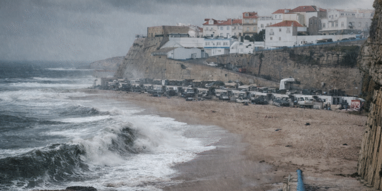 Depressão JOSEPH traz chuva forte, neve, vento intenso e forte agitação marítima ao continente