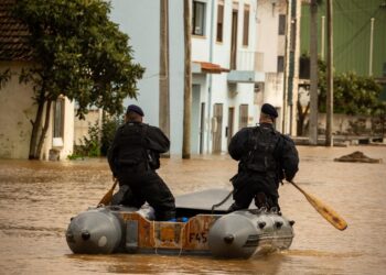Marinha resgatou 132 pessoas afetadas pelas depressões Kristin e Leonardo