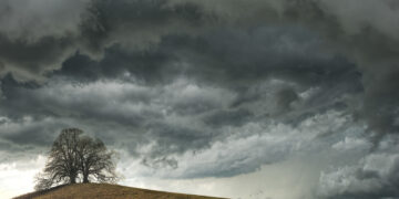 Depressão NILS traz chuva, vento forte e agitação marítima ao Norte e Centro