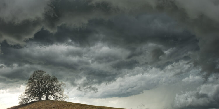 Depressão NILS traz chuva, vento forte e agitação marítima ao Norte e Centro