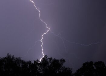 Portugal registou atividade de raios abaixo da média em 2025, com novembro excecional