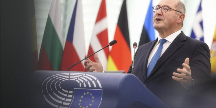 Parlamento Europeu aprova posição para orçamento 2028-2034 com reforço do Erasmus+ e AgoraEU